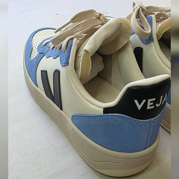 Veja V-10 Sneakers - Picture 7 of 13